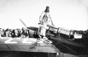 Seidemann auf der He64b D-2260 beim Rundflug